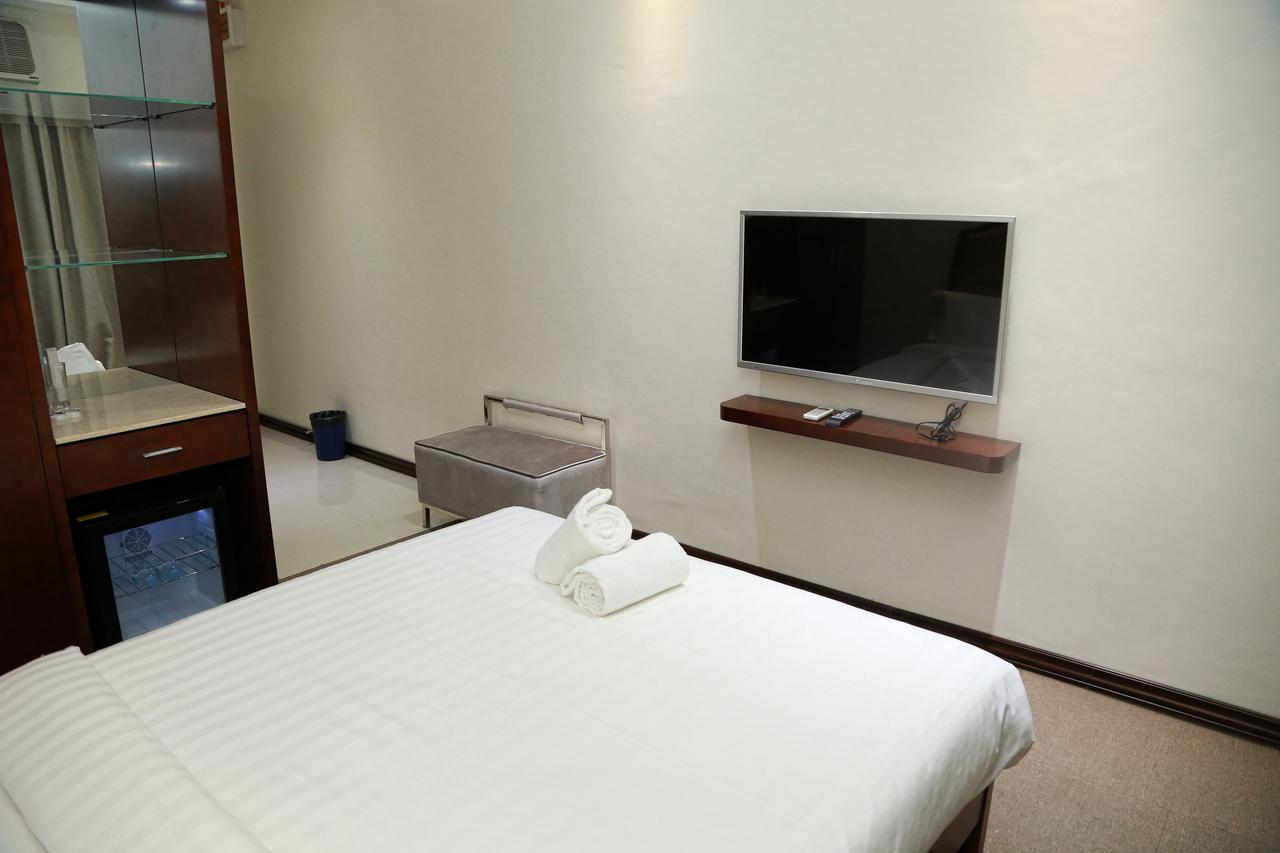 Big Hotel Suites Mandaue City Exterior foto